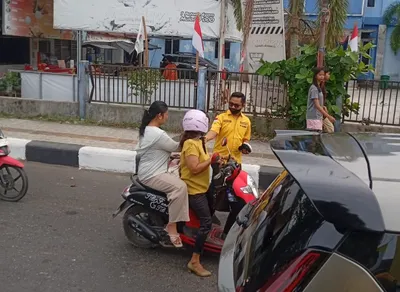 Kualitas Udara Kian Memburuk, Kader Golkar Kotim Bagikan 10 Ribu Masker Gratis